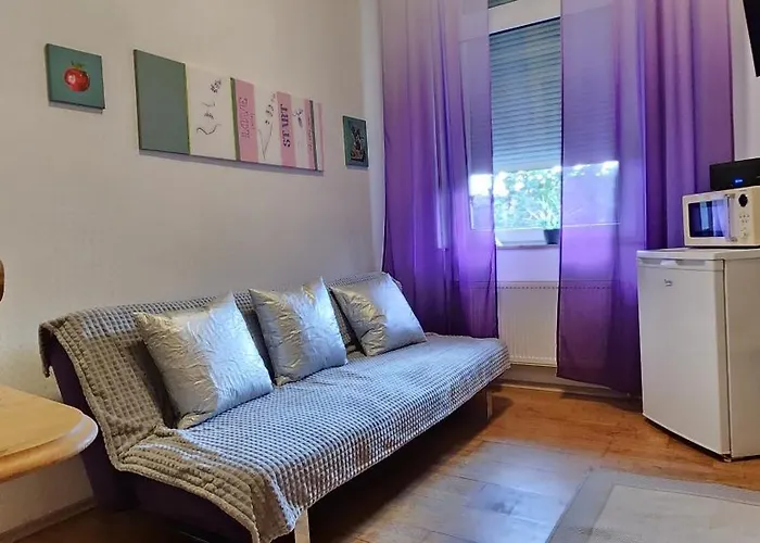 Elena Flat Lavendel Duisburg Zentrum